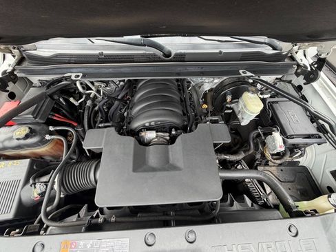 Used 2018 Chevrolet Suburban LT RWD image 12