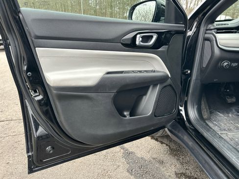 Used 2025 Jeep Compass Limited image 17