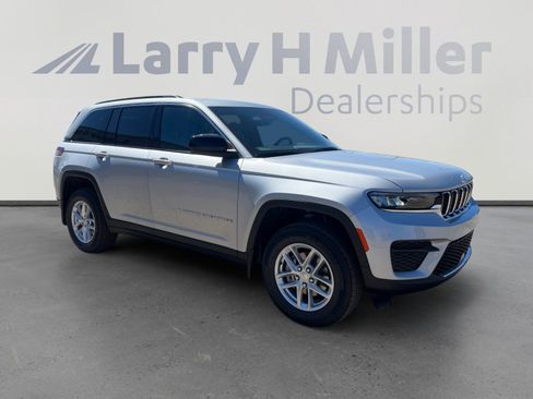 New 2026 Jeep Grand Cherokee Laredo image 7