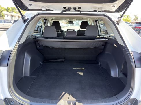 Used 2025 Toyota RAV4 XLE FWD image 15