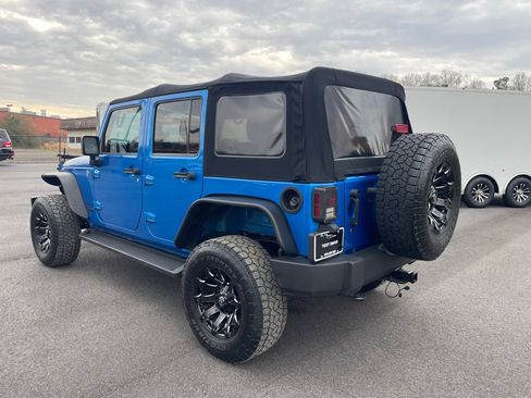 Used 2015 Jeep Wrangler Unlimited Rubicon w/ Connectivity Group image 4