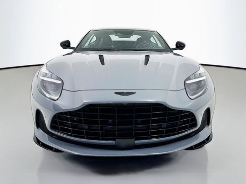 Used 2025 Aston Martin DB12 Coupe RWD image 2