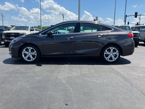 Used 2017 Chevrolet Cruze Premier FWD image 3