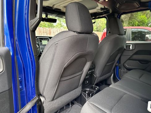 Used 2019 Jeep Wrangler Unlimited Sahara AWD/4WD image 42