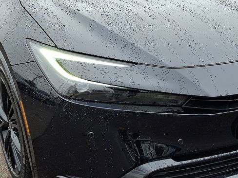 Used 2025 Toyota Prius AWD image 9