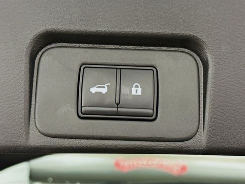 Used 2025 Nissan Rogue SV AWD/4WD image 30
