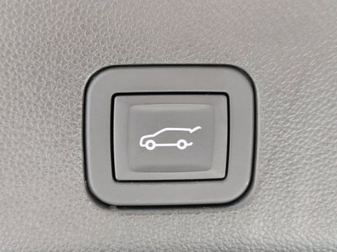 Used 2024 Chevrolet Tahoe Z71 w/ Z71 Off-Road Package AWD/4WD image 14