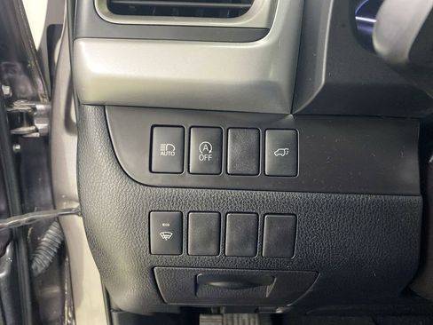 Used 2019 Toyota Highlander XLE FWD image 24