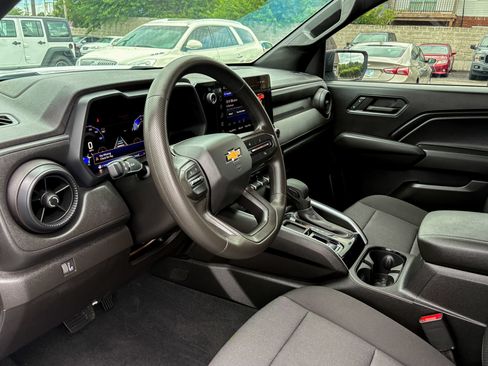 Used 2024 Chevrolet Colorado W/T w/ WT Convenience Package II RWD image 15