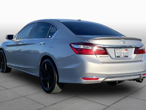Used 2017 Honda Accord EX image 11