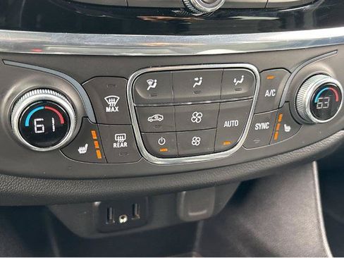 Used 2022 Chevrolet Traverse LT w/ LPO, Floor Liner Package AWD/4WD image 28