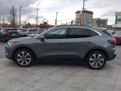 Used 2025 Ford Escape Platinum image 9