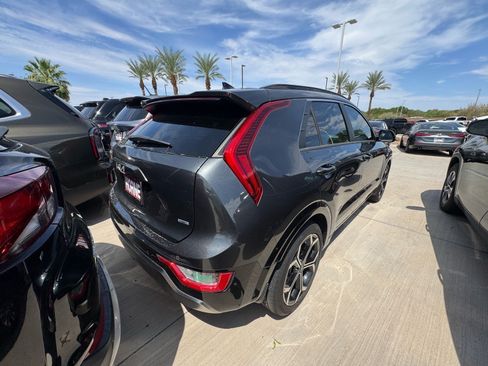 Certified 2024 Kia Niro EX Touring FWD image 4