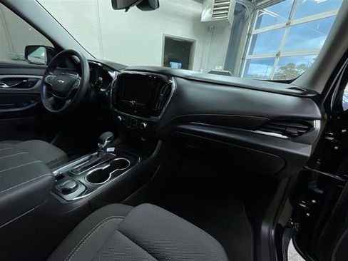 Used 2021 Chevrolet Traverse LS image 29