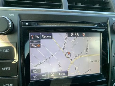 Used 2015 Toyota Camry SE w/ Moonroof Package FWD image 23