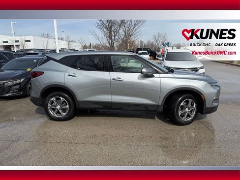 Used 2024 Chevrolet Blazer LT image 3