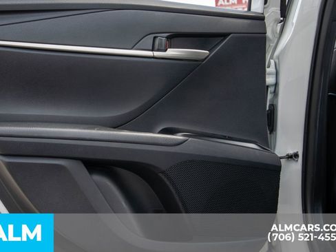 Used 2025 Toyota Camry SE image 30