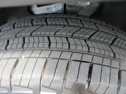 Used 2026 Jeep Grand Cherokee Altitude AWD/4WD image 9
