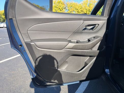 Used 2023 Chevrolet Traverse LT image 20
