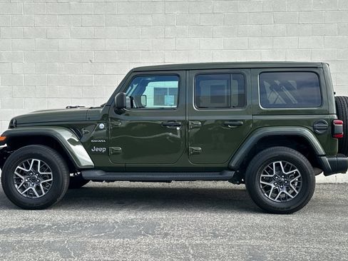 Used 2024 Jeep Wrangler Unlimited Sahara w/ Technology Group AWD/4WD image 7