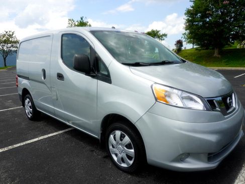 Used 2016 Nissan NV200 S image 3