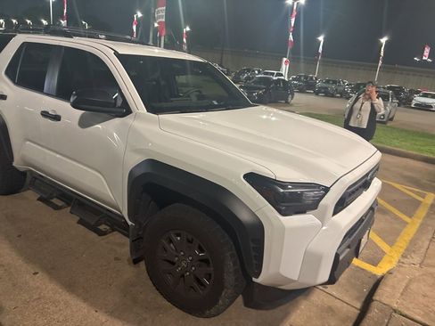 Used 2026 Toyota 4Runner SR5 AWD/4WD image 2