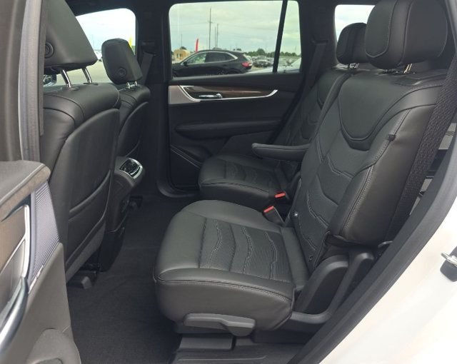 Used 2023 Cadillac XT6 Sport w/ LPO, ONYX Package AWD/4WD image 4