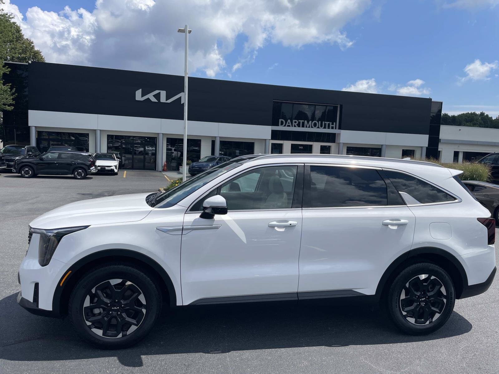 Used 2025 Kia Sorento S w/ Panoramic Sunroof Package FWD image 2