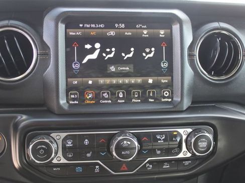 Used 2023 Jeep Wrangler Unlimited Sahara image 15