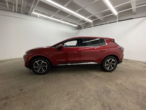 Used 2025 Chevrolet Equinox EV LT w/ Convenience Package image 3