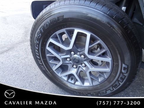 Used 2025 Jeep Wrangler Unlimited Sahara AWD/4WD image 34