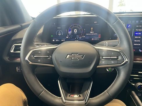 Used 2025 Chevrolet Traverse Z71 image 19