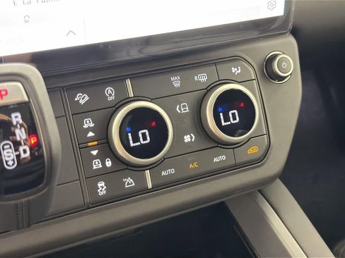 New 2026 Land Rover Defender 110 X-Dynamic SE image 15