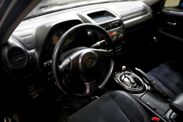 Used 2003 Lexus IS 300 RWD image 6
