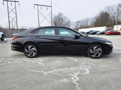 Used 2025 Hyundai Elantra SEL image 6