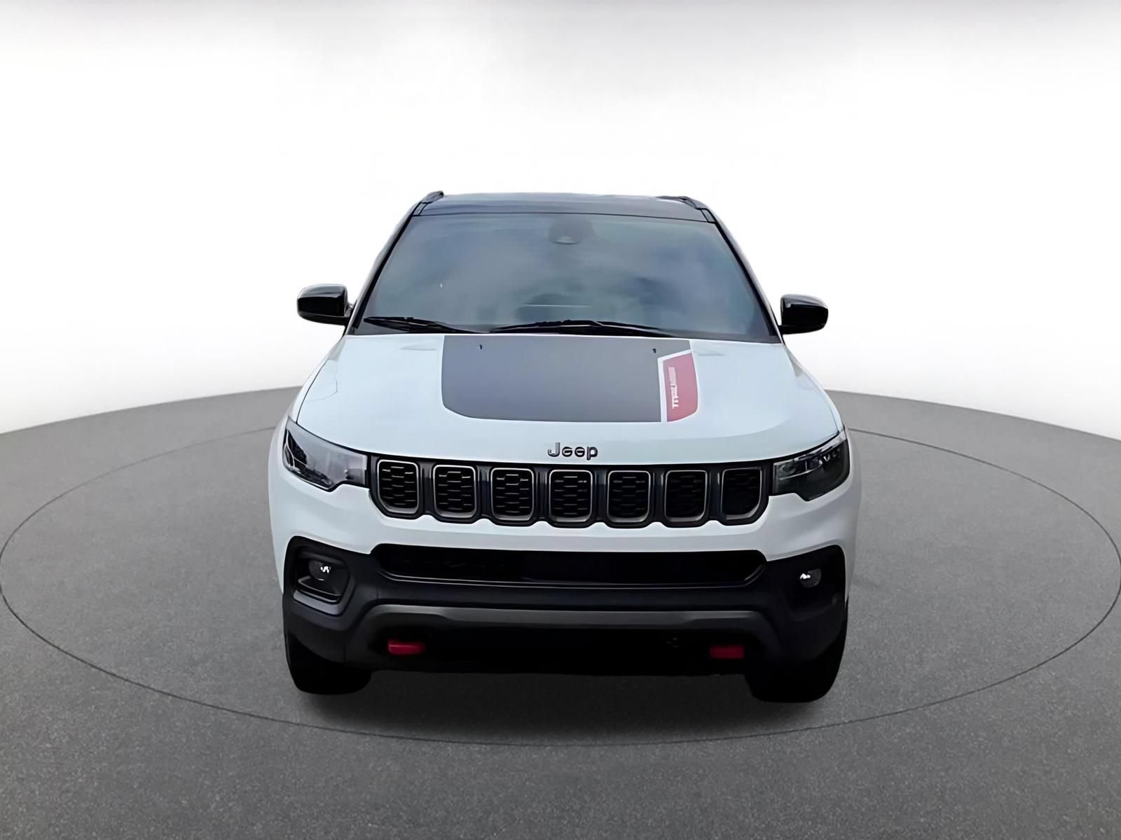 Used 2025 Jeep Compass Trailhawk AWD/4WD image 4