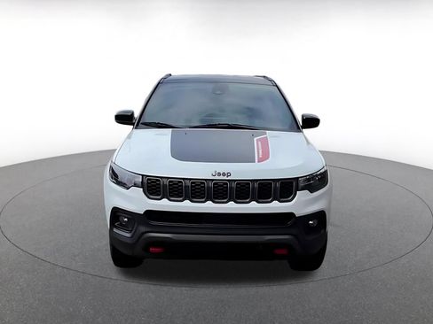 Used 2025 Jeep Compass Trailhawk AWD/4WD image 4
