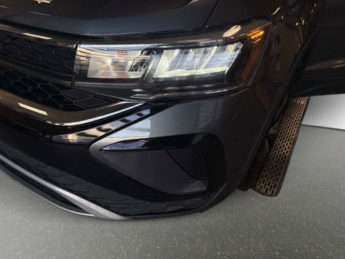 Used 2024 Volkswagen Taos SE image 19