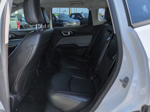 Used 2022 Jeep Compass Latitude FWD image 14