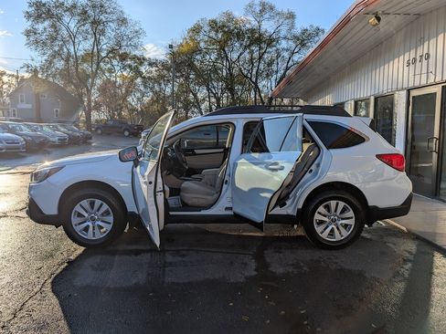 Used 2019 Subaru Outback 2.5i Premium image 5