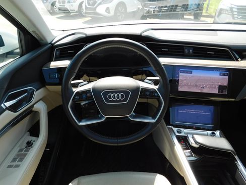 Used 2021 Audi e-tron Premium Plus w/ Premium Plus Package AWD/4WD image 15