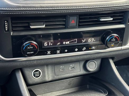 Used 2023 Nissan Rogue SV FWD image 21