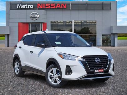 New 2025 Nissan Kicks Play S