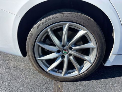 Used 2017 Alfa Romeo Giulia AWD image 31