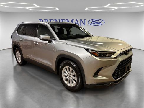 Used 2025 Toyota Grand Highlander XLE image 3