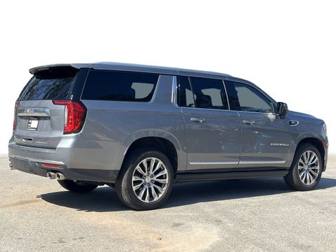 Used 2021 GMC Yukon XL Denali w/ Denali Premium Package image 29