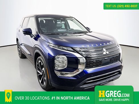 Used 2023 Mitsubishi Outlander SE image 1