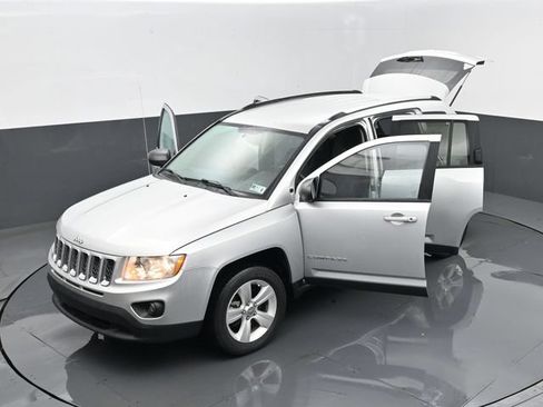 Used 2011 Jeep Compass 4WD image 28