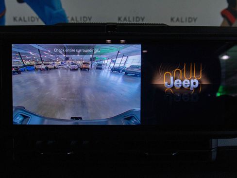 Used 2024 Jeep Gladiator Sport AWD/4WD image 6