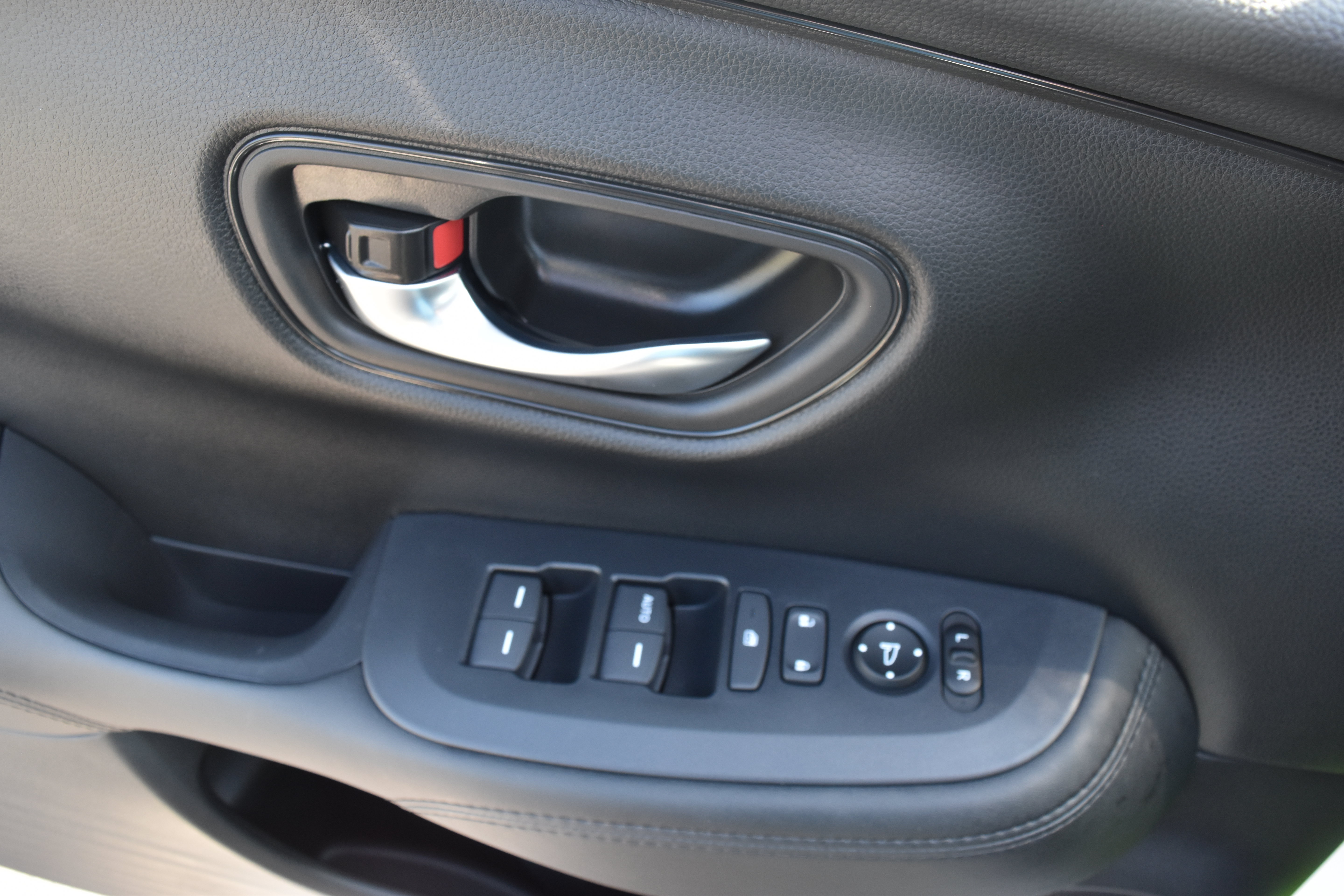 Certified 2027 Honda HR-V LX image 13